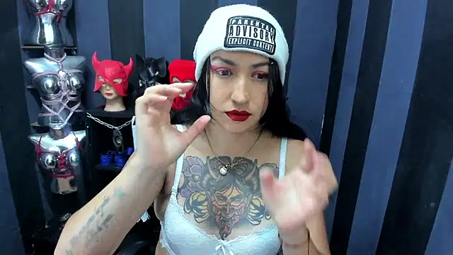 Snapshot of LucyStrike_ chatting on 01-31-25, 03:09 LucyStrike online show from 01-31-25, 03:09