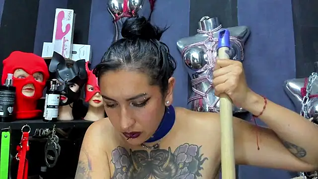 Snapshot of LucyStrike_ chatting on 03-01-25, 01:43 LucyStrike online show from 03-01-25, 01:43