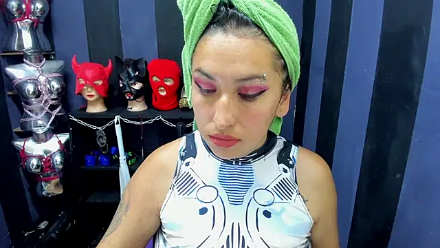 Snapshot of LucyStrike_ chatting on 02-01-25, 03:19 LucyStrike online show from 02-01-25, 03:19