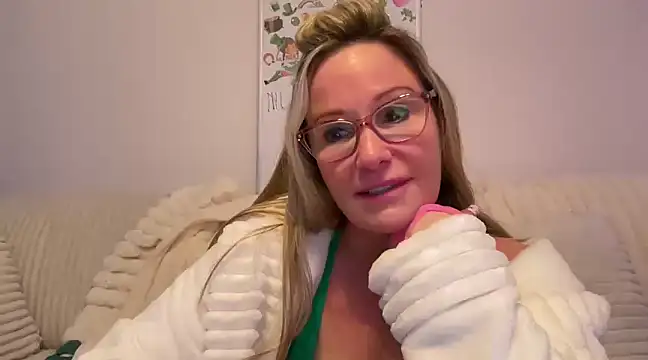 Snapshot of Milf_Goddess chatting on 03-09-25, 09:46 Milf Goddess online show from 03-09-25, 09:46
