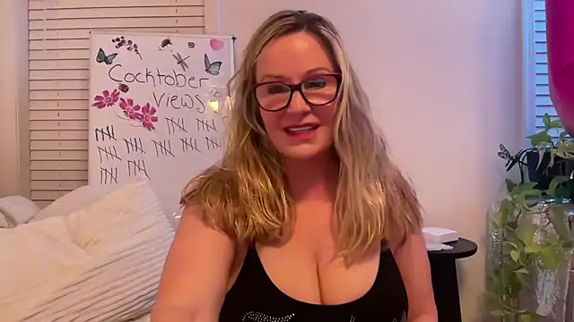 Snapshot of Milf_Goddess chatting on 10-21-25, 07:30 Milf Goddess online show from 10-21-25, 07:30