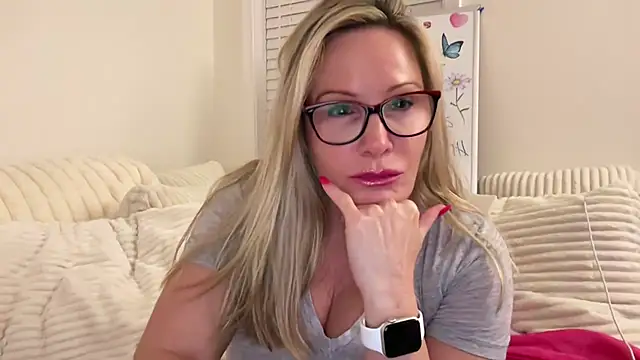Snapshot of Milf_Goddess chatting on 09-15-25, 02:23 Milf Goddess online show from 09-15-25, 02:23