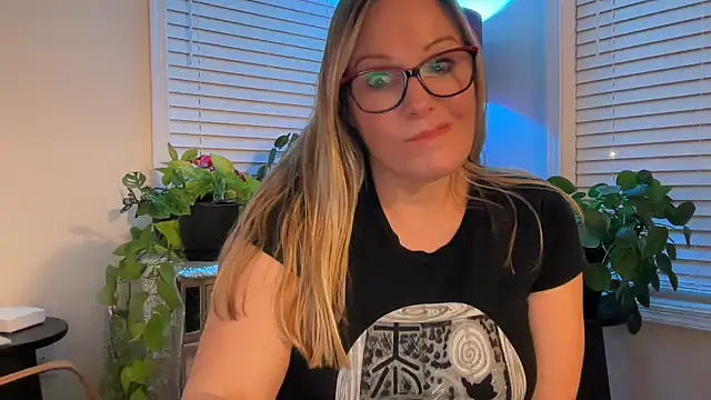 Snapshot of Milf_Goddess chatting on 12-17-25, 08:19 Milf Goddess online show from 12-17-25, 08:19