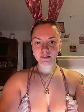 Luccreccia  online show from 04-02-26, 08:59