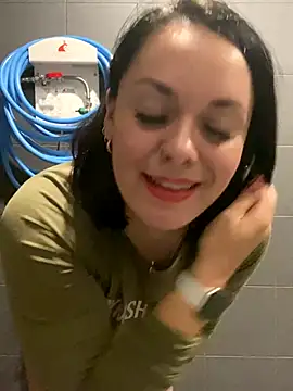 Luccreccia  online show from 12-14-25, 10:15