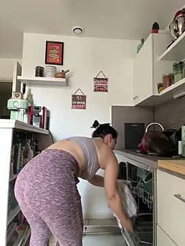 Luccreccia  online show from 03-23-26, 10:59