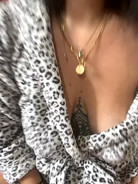 Luccreccia  online show from 10-18-25, 09:11