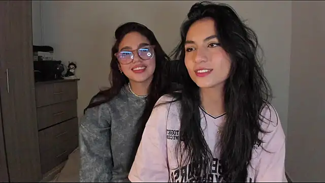 Snapshot of Dahian-peach chatting on 10-20-25, 06:15 Dahian-peach online show from 10-20-25, 06:15