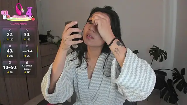 Snapshot of Dahian-peach chatting on 12-17-25, 04:34 Dahian-peach online show from 12-17-25, 04:34