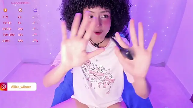 Alice winter  online show from 03-17-25, 10:29