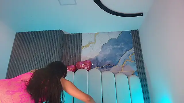 Snapshot of hot_dione chatting on 02-19-26, 07:22 hot dione online show from 02-19-26, 07:22