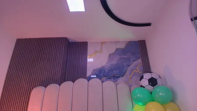 hot dione online show from 06-18-26, 07:19