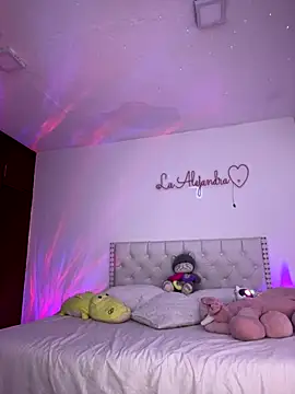 alee lenoxx online show from 10-21-25, 06:13