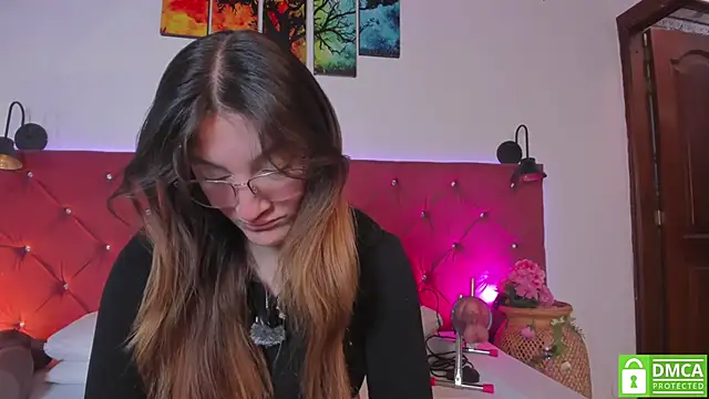 Snapshot of Ruth_harvey_ chatting on 04-14-26, 01:27 Ruth harvey online show from 04-14-26, 01:27