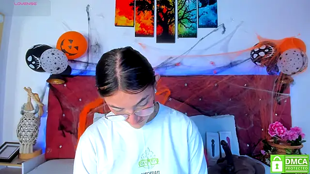 Ruth harvey  online show from 10-29-25, 01:54