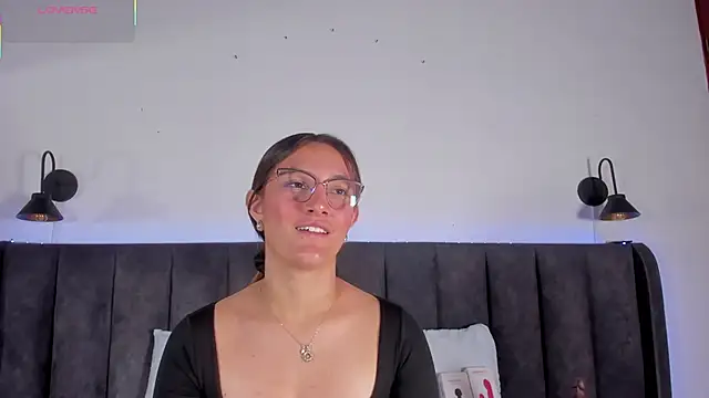 Snapshot of Ruth_harvey_ chatting on 10-19-25, 04:04 Ruth harvey online show from 10-19-25, 04:04