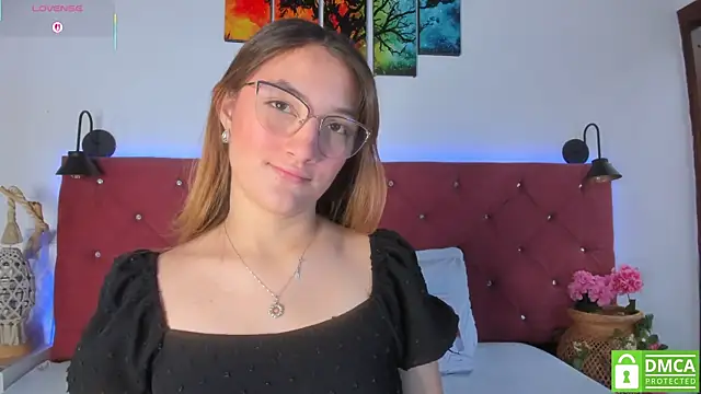 Snapshot of Ruth_harvey_ chatting on 10-20-25, 01:22 Ruth harvey online show from 10-20-25, 01:22