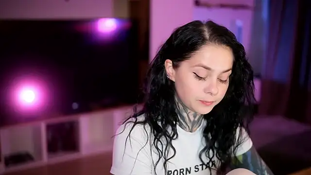 Snapshot of AcidPie chatting on 09-25-25, 04:18 AcidPie online show from 09-25-25, 04:18