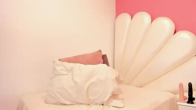 Vicky Freedom online show from 02-19-25, 02:44