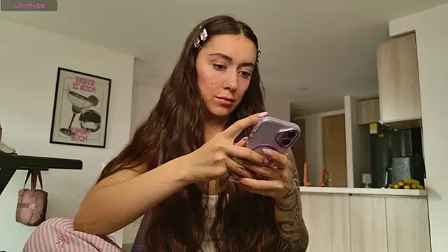 emiliasommer online show from 04-05-26, 06:58