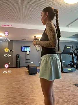 emiliasommer online show from 06-18-26, 08:24