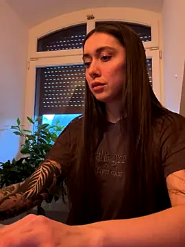 emiliasommer online show from 11-28-25, 03:45