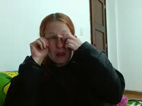 ViioletaMora online show from 10-13-25, 05:09