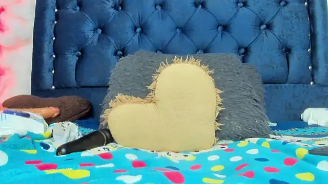 Snapshot of alice_love052 chatting on 03-06-25, 05:35 alice love052 online show from 03-06-25, 05:35