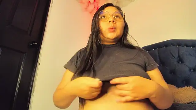 Snapshot of alice_love052 chatting on 02-02-25, 01:02 alice love052 online show from 02-02-25, 01:02