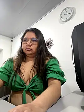 Snapshot of alice_love052 chatting on 10-26-25, 05:19 alice love052 online show from 10-26-25, 05:19