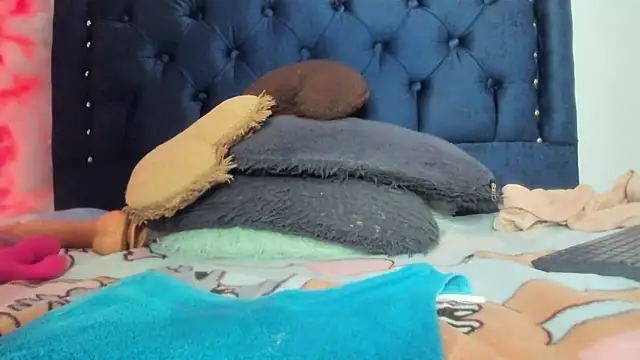 Snapshot of alice_love052 chatting on 02-16-25, 08:33 alice love052 online show from 02-16-25, 08:33