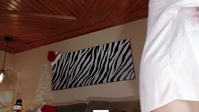 Hannah Borbon online show from 12-18-25, 08:56