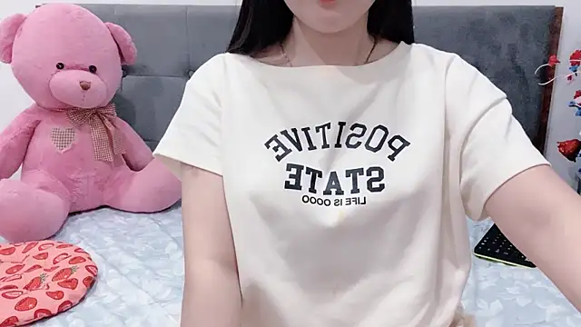 Snapshot of Funikio chatting on 05-16-26, 10:36 Funikio online show from 05-16-26, 10:36