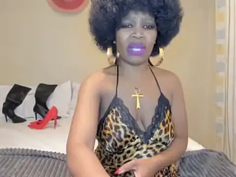 Snapshot of AfricanSquirtingQueen chatting on 07-12-26, 05:47 AfricanSquirtingQueen online show from 07-12-26, 05:47