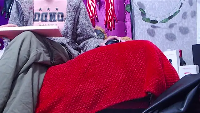 AyshaScott online show from 12-18-25, 01:15