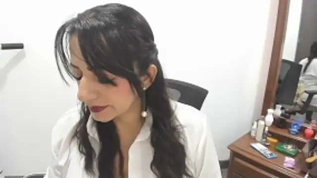 Snapshot of MonicaGarcia_ chatting on 06-19-26, 01:39 MonicaGarcia online show from 06-19-26, 01:39