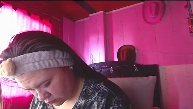 NikkiRous  online show from 04-13-26, 01:37