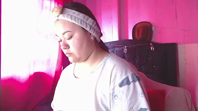NikkiRous  online show from 05-02-26, 01:49