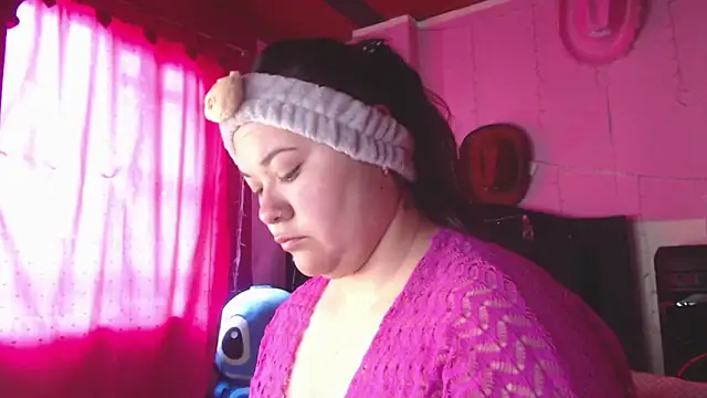 NikkiRous  online show from 05-19-26, 01:07