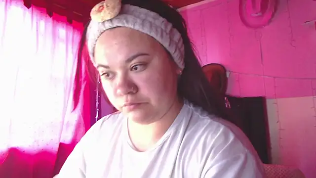 NikkiRous  online show from 05-06-26, 01:59
