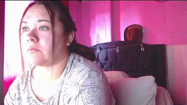 NikkiRous  online show from 04-10-26, 02:35