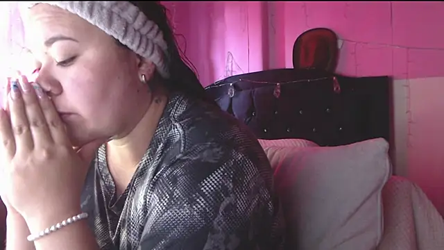 NikkiRous  online show from 04-07-26, 01:02