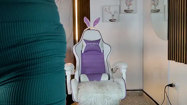 mia 099 online show from 11-26-25, 08:20