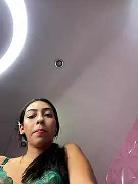 Snapshot of Ema_azel chatting on 02-12-25, 07:45 Ema azel online show from 02-12-25, 07:45