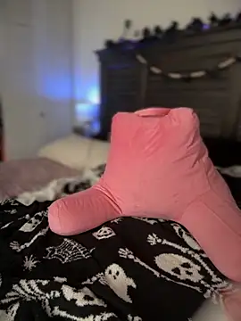 BrattyBae xo online show from 10-31-25, 07:43