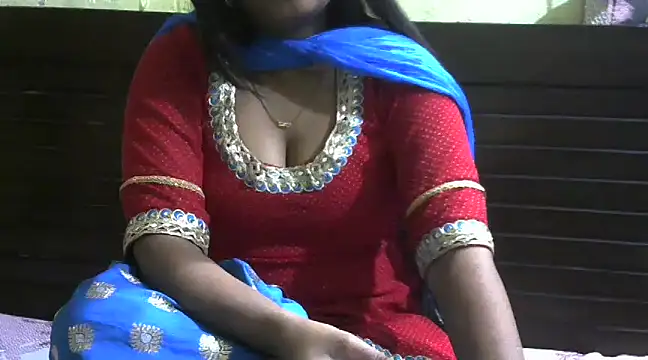 Snapshot of Im_Cute chatting on 02-14-25, 06:29 Im Cute online show from 02-14-25, 06:29