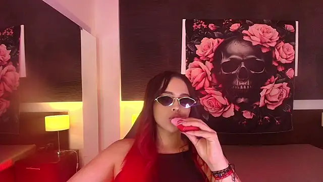 EvaaFoxxy1 online show from 04-15-26, 07:58