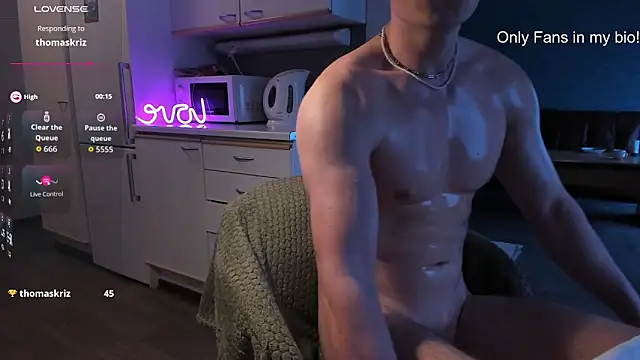 Snapshot of fresh_b1ood chatting on 04-25-26, 11:02 fresh b1ood online show from 04-25-26, 11:02