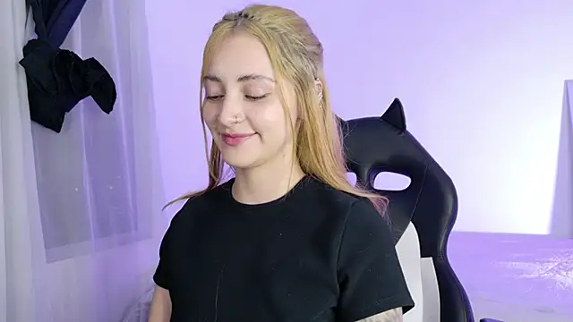 annie mora online show from 04-23-26, 05:14