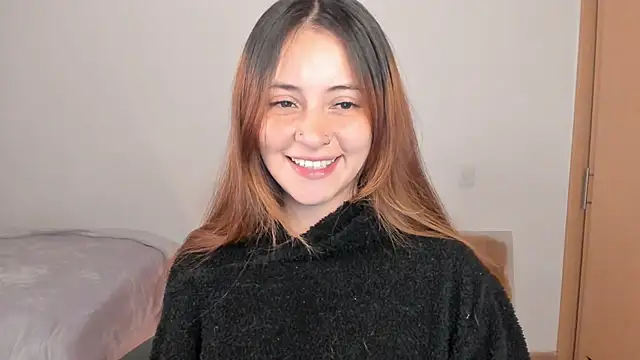 Snapshot of annie_mora chatting on 10-19-25, 04:37 annie mora online show from 10-19-25, 04:37